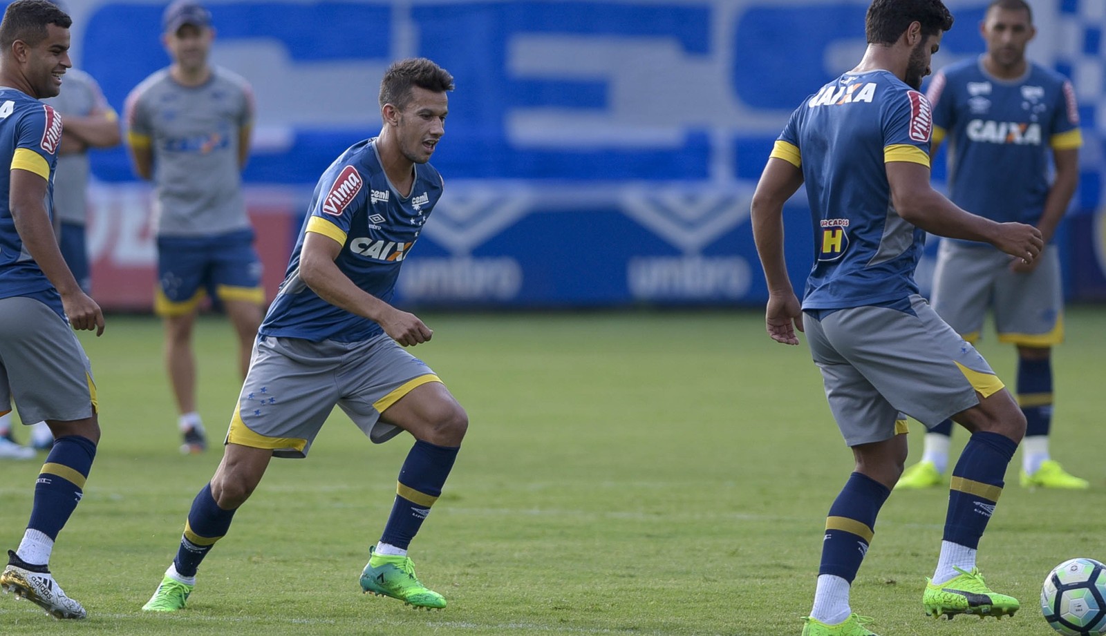 Henrique destaca confiança do elenco em Mano e elogia: Cara sincero, honesto e trabalhador