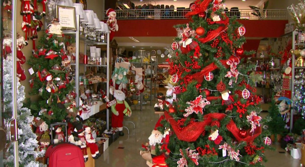 Lojas no Centro de São Carlos já têm enfeites tradicionais de Natal | São  Carlos e Araraquara | G1
