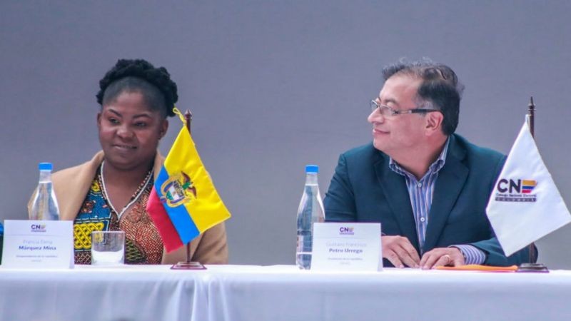 Gustavo Petro e a vice-presidente Francia Márquez fizeram história ao ganhar as eleições presidenciais na Colômbia (Foto: Getty Images via BBC News)