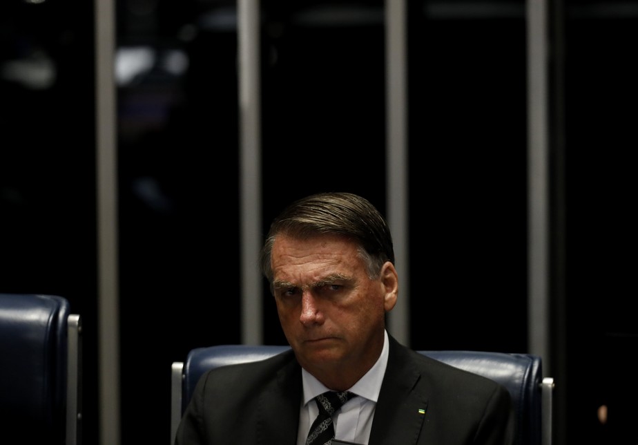 Bolsonaro durante sessão no plenário do Senado, em 2022