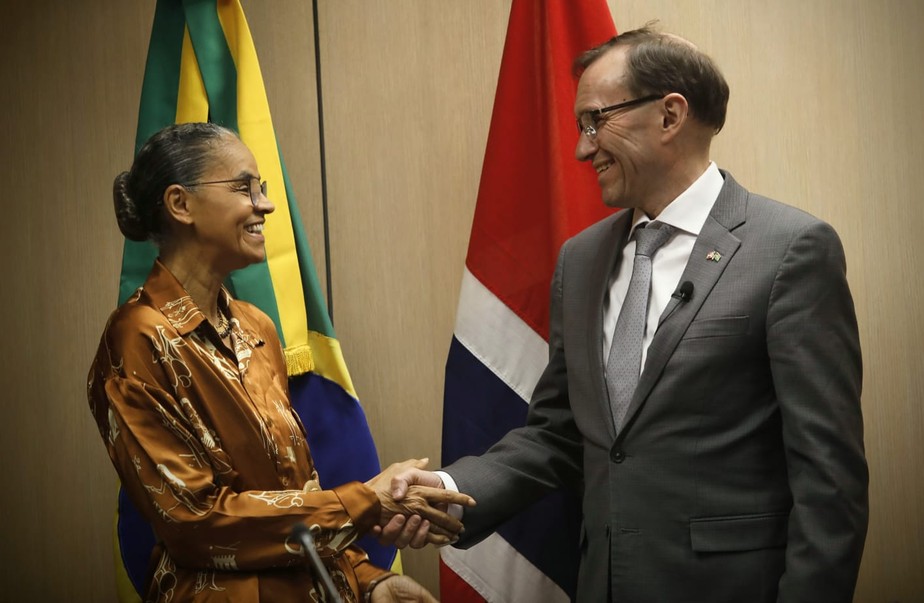 Os ministros do Meio Ambiente do Brasil e da Noruega, Marina Silva e Espen Barth Eide