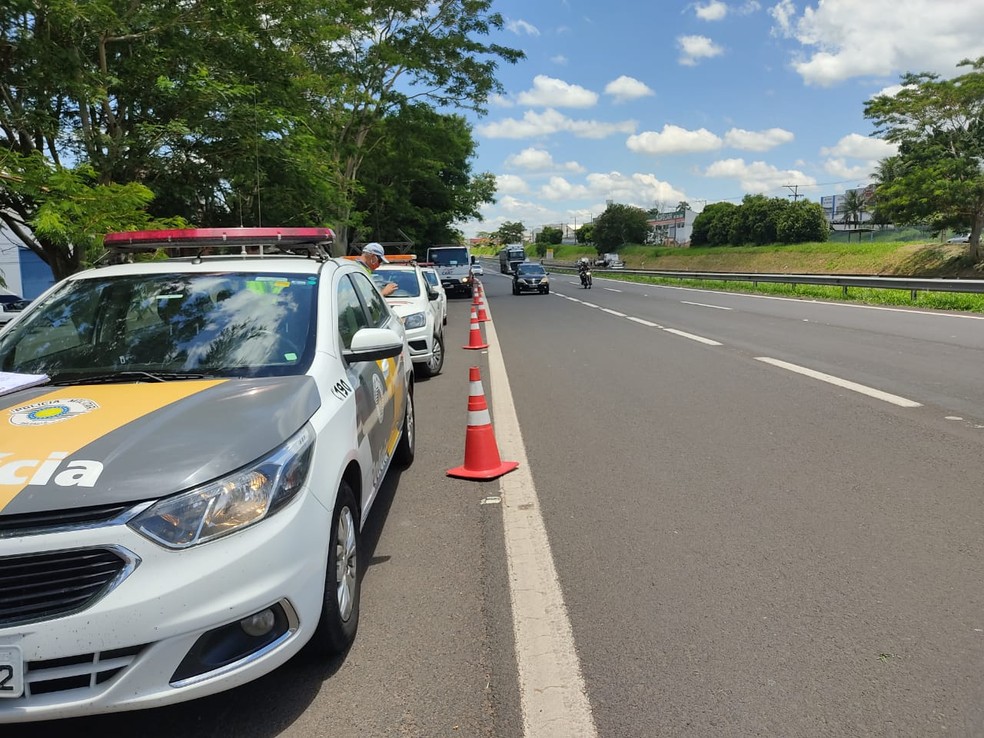 Pedestre, de 44 anos, morreu atropelado no trecho urbano da Rodovia Raposo Tavares (SP-270), em Presidente Prudente, nesta sexta-feira (18) — Foto: Aline Costa/G1