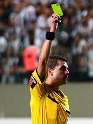 Arrascaeta elogia árbitro uruguaio que vai apitar jogo do Cruzeiro nesta quarta