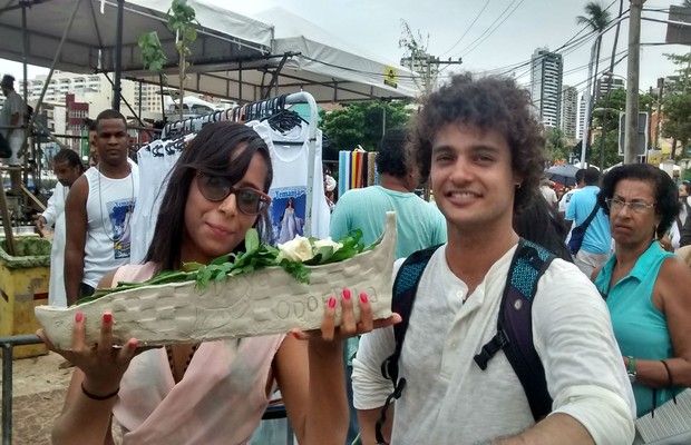 Conscientização ambiental marca escolha das oferendas na Festa de Iemanjá (Rafael Teles / G1)