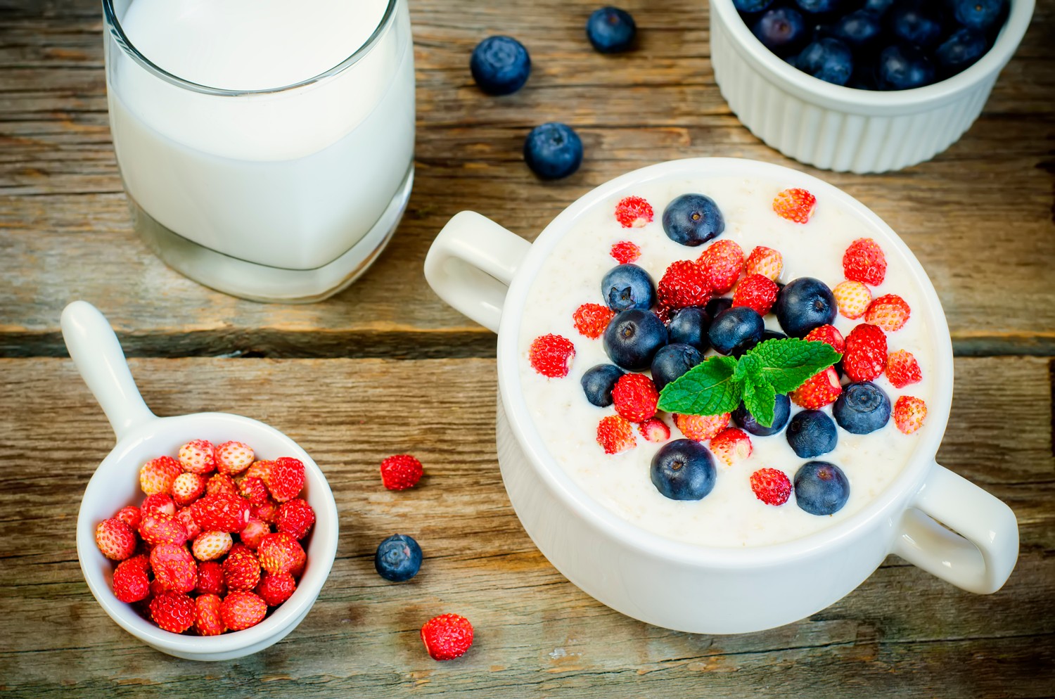 Receita de mousse de iogurte com frutas e gelatina (Foto: Divulgação)