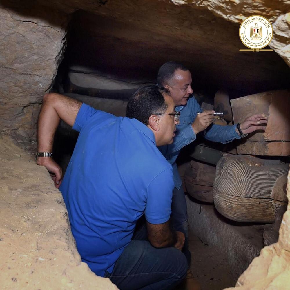O primeiro ministro Mustafa Madbouly foi visitar o sítio arqueológico (Foto: Ministry of Tourism and Antiquities وزارة السياحة والآثار)