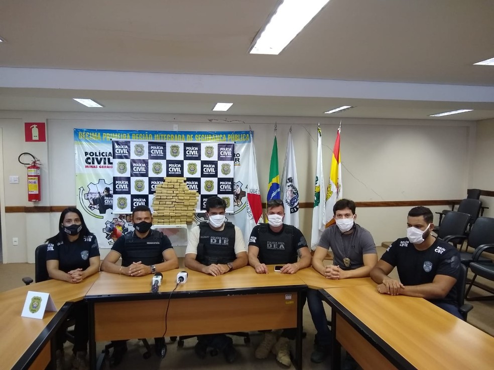 Policiais que atuaram na operação — Foto: Ana Carolina Ferreira / Inter TV