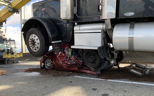 Transporte Educacional Das Crianças Do ônibus Escolar Que Senta-se No  Estacionamento Na Noite Na Rua De New York City Imagem de Stock - Imagem de  sinal, ninguém: 71387835