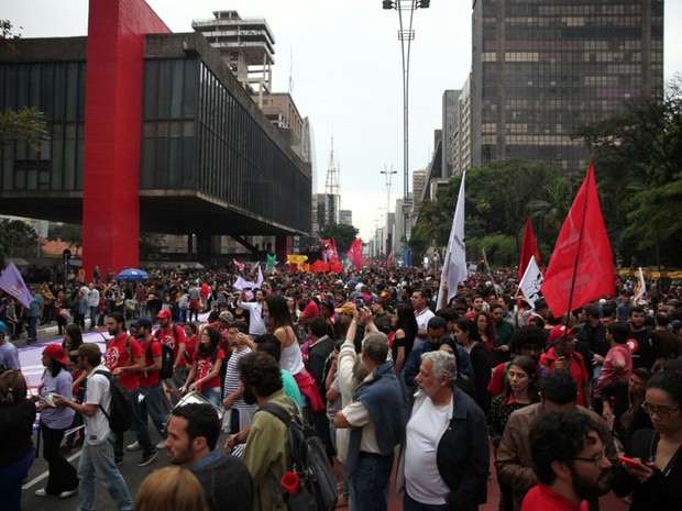Manifestantes contrários ao governo Temer se reúnem na Paulista neste domingo (Foto: Fábio Tito/G1)