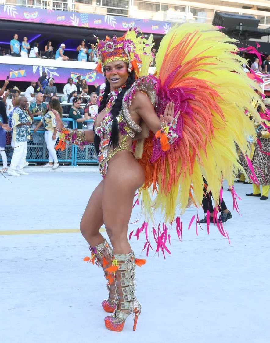 Malu Torres, rainha de bateria da Acadêmicos da Sossego no Carnaval 2022 (Foto: Wallace Barbosa/AgNews)