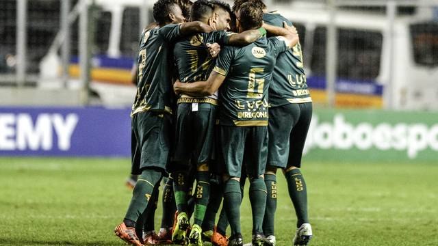 AmÃ©rica-MG comemora triunfo sobre o Bahia