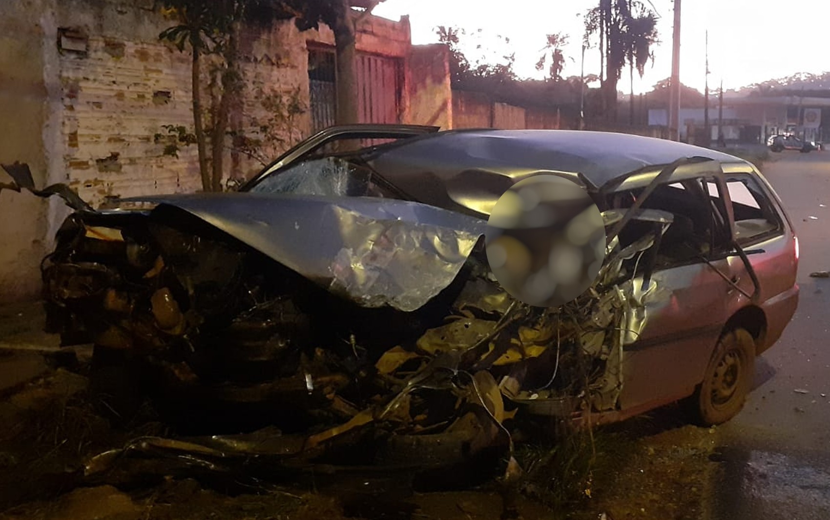 Homem morre após bater carro contra ônibus do transporte coletivo em Goiânia; vídeo
