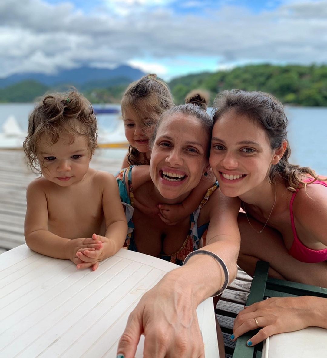 Laura e a família (Foto: Reprodução / Instagram)