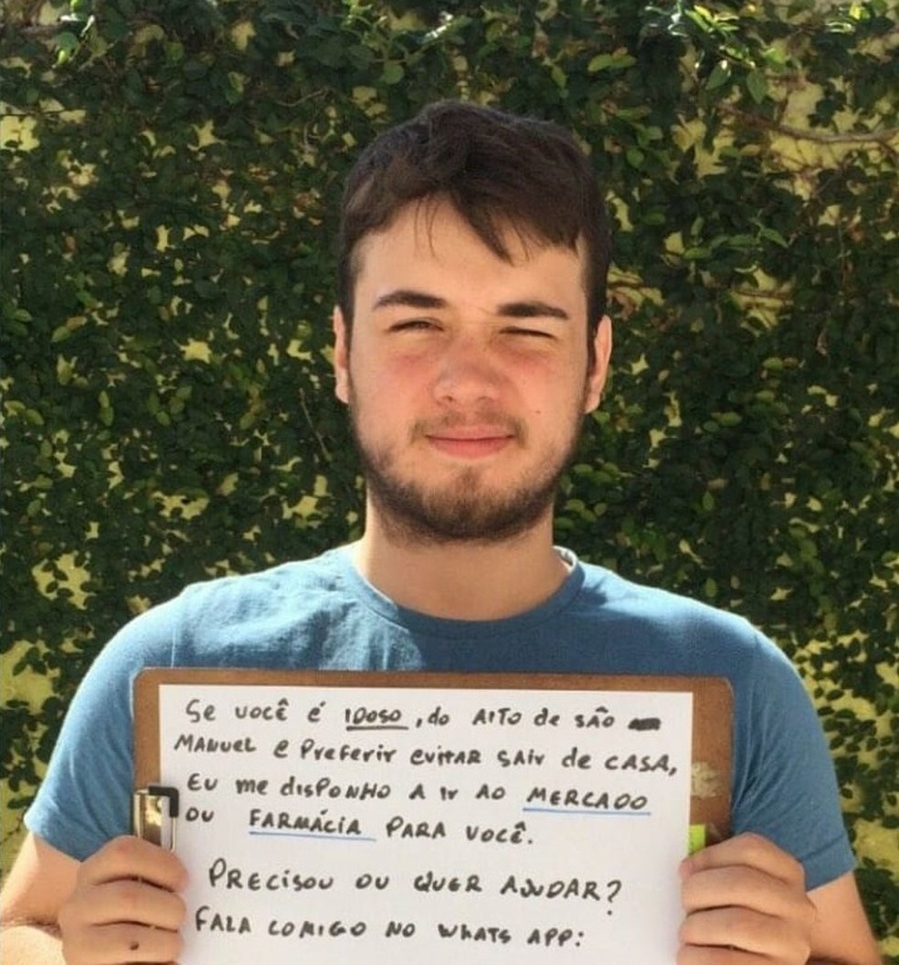 Victor Carneiro, estudante de 21 anos, se disponibilizou a ajudar os idosos — Foto: Arquivo pessoal