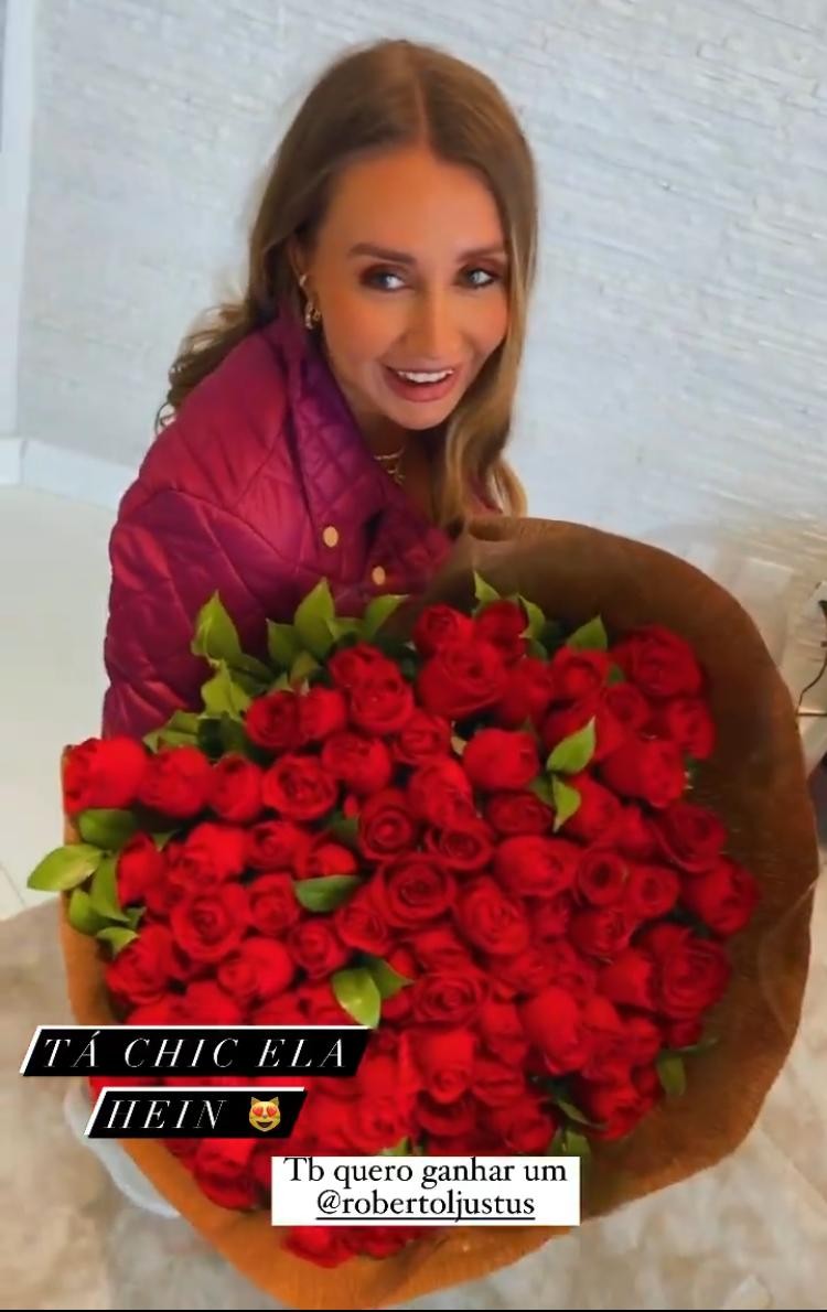 Ana Paula Siebert mostra buquê de rosas que irmã ganhou e pede a Justus um igual (Foto: Reprodução/Instagram)