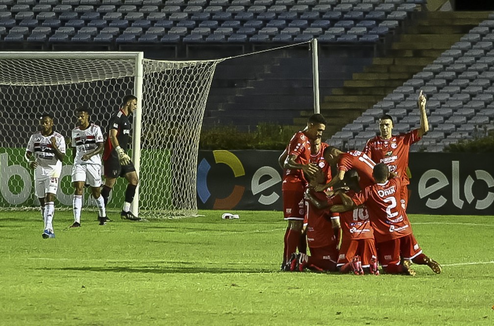 4 de Julho comemorou uma vitória histórica diante do São Paulo — Foto: Marcelo Cardoso/AGIF