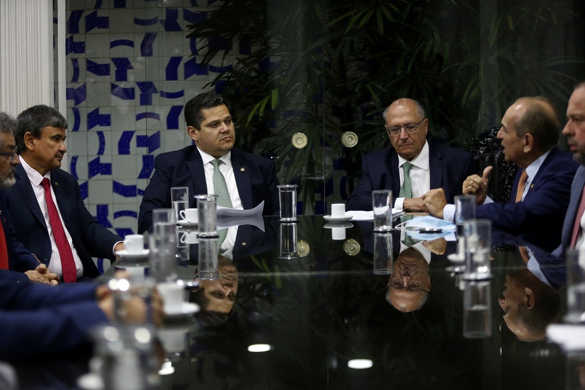 Equipe de Lula quer aprovar PEC da Transi&ccedil;&atilde;o em vota&ccedil;&atilde;o expressa no Senado  ainda este m&ecirc;s | Economia | O Globo