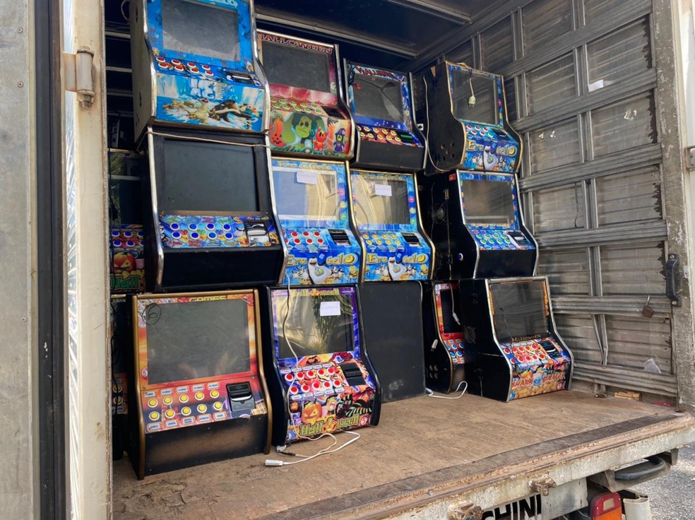 Mais de 200 máquinas caça-níqueis foram apreendidas durante a operação no Centro de BH. — Foto: Polícia Civil