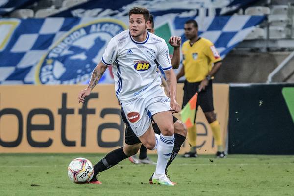 Lembra dele? Caio Rosa aciona o Cruzeiro na Justiça e cobra fatia de venda