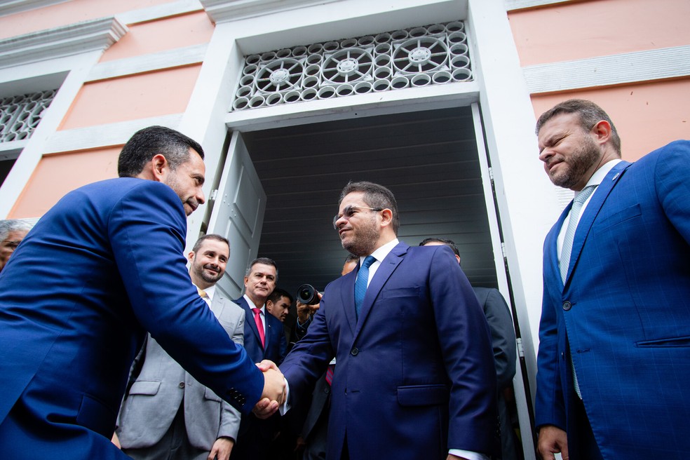 Governador Paulo Dantas é recebido pelo presidente da ALE, o deputado Marcelo Victor — Foto: Pei Fon e Thiago Sampaio