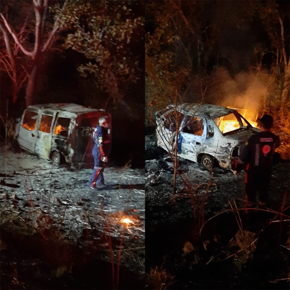 Carros pegam fogo após colisão — Foto: Reprodução /Redes Sociais