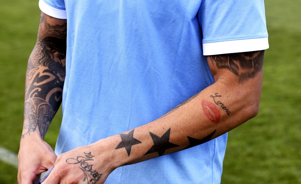 Aposta tatuagem time galo Na Pele Sonhando Tatuar Taca Da Sul Americana Luciano Exibe Desenhos E Explica Homenagens Fluminense Ge