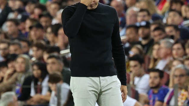 Xavi lamenta atuação do Barcelona durante o jogo contra a Inter de Milão, na Champions League