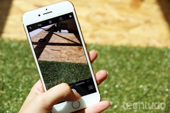 Câmera traseira do iPhone 7 tem 12 megapixels (Foto: Anna Kellen Bull/TechTudo)