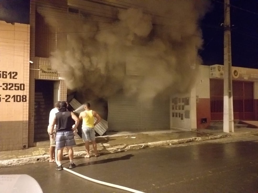 Incndio em Floriano, no Sul do Piau  Foto: Aparecida Santana/TV Clube