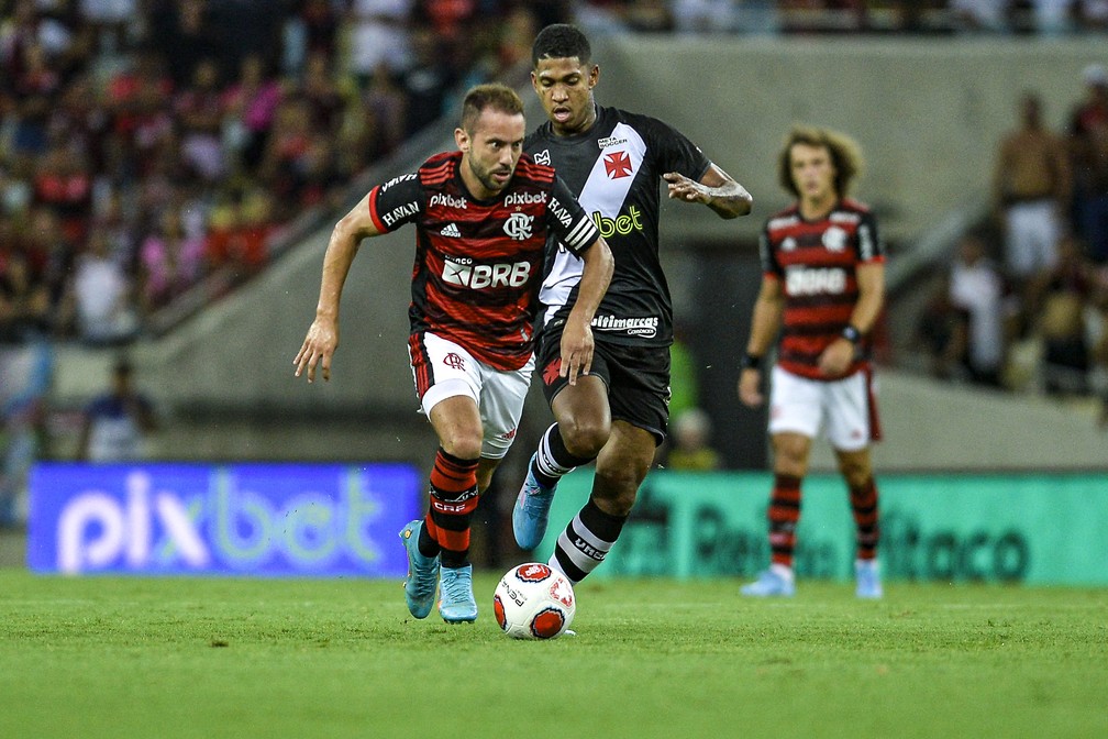 Everton Ribeiro em ação no jogo contra o Vasco — Foto: Marcelo Cortes/Flamengo