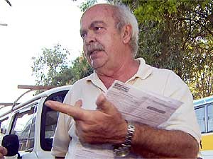 Ademir Trombetta com a multa levada em São Paulo, onde não vai há dez anos (Foto: Reprodução EPTV)