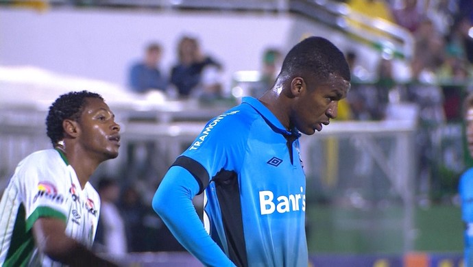 Grêmio lamenta erros de finalização e vê série invicta perdida em detalhes