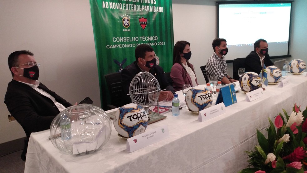 C�pula da FPF comandou a reuni�o com os representantes dos oito clubes da elite do futebol paraibano � Foto: Expedito Madruga / ge