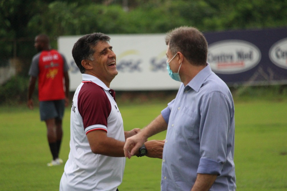 Wallace Lemos e Marco Antônio, técnico e executivo de futebol do River-PI — Foto: Arthur Ribeiro