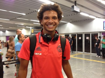 willian arão, flamengo, desembarque (Foto: Marcella Dottling)