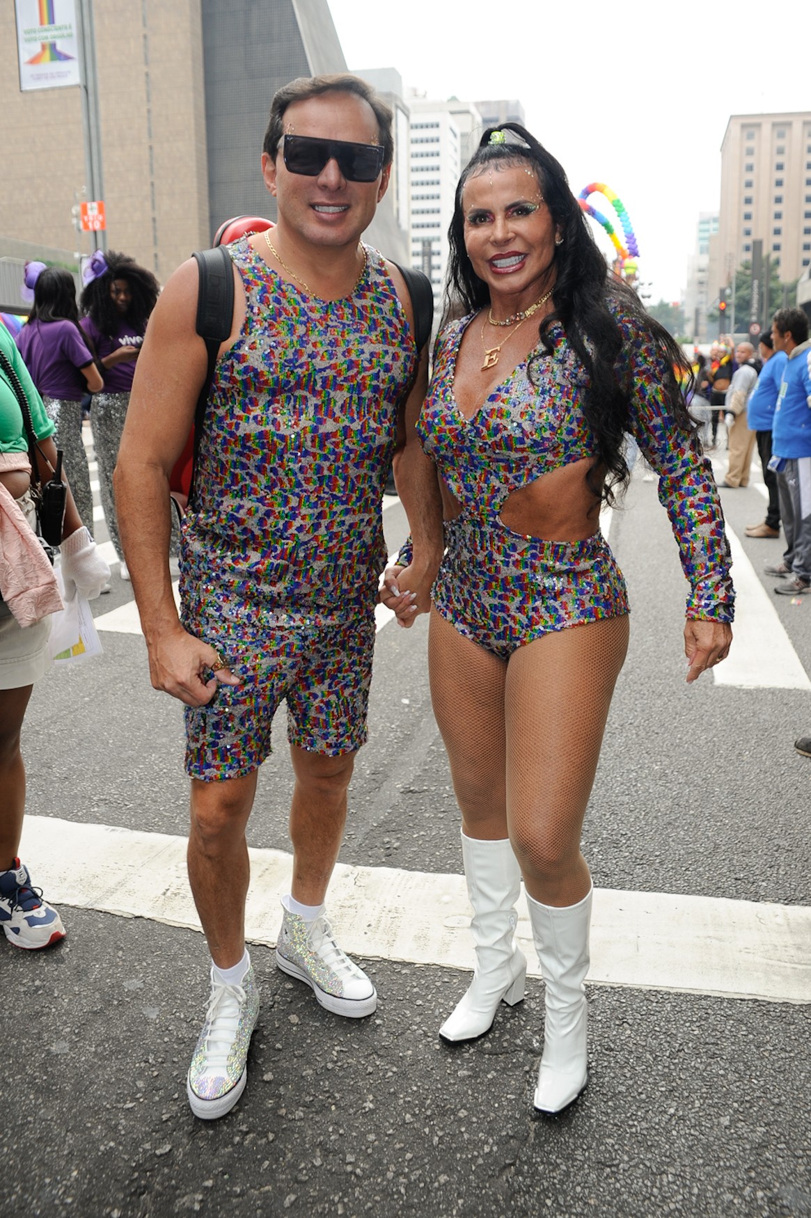 Gretchen e o marido, o músico Esdras de Souza, na Parada do Orgulho LGBT+ (Foto: Eduardo Martins/AgNews)