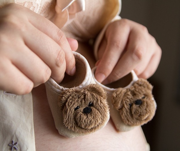 pós parto, gravidez, sapatos de bebê (Foto: Pixabay)
