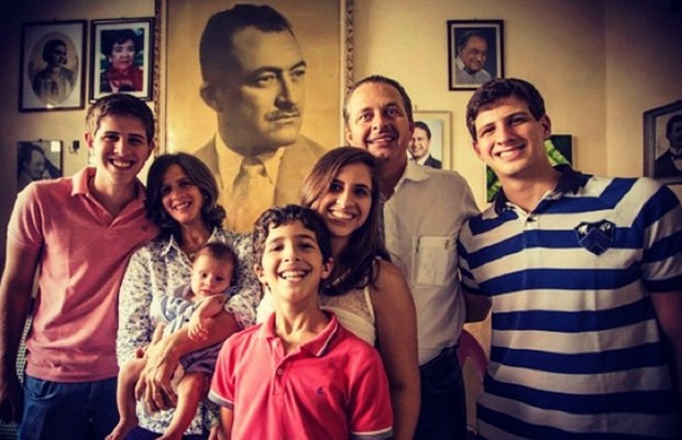 Eduardo Campos em foto com a esposa e os cinco filhos (Foto: Reprodução/ Instagram)