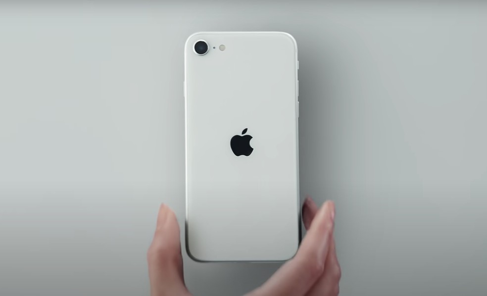 iPhone SE 2020 imita design de iPhone 8 com ficha técnica de iPhone 11 — Foto: Divulgação/Apple