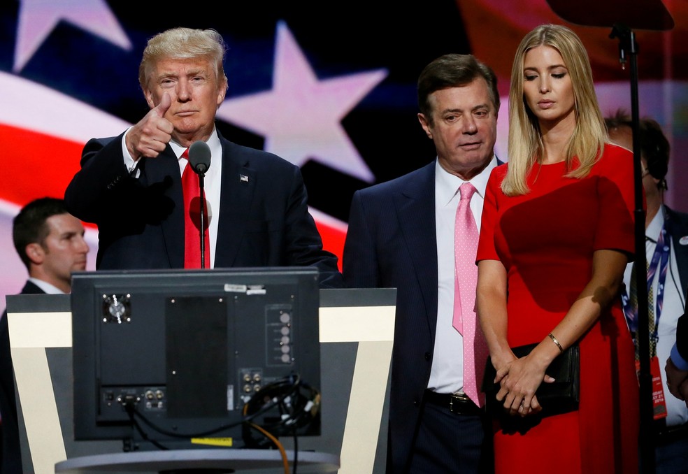 Paul Manafort ao lado de Trump durante a Convenção Republicana em 21 de julho de 2016 (Foto: Rick Wilking/Reuters)