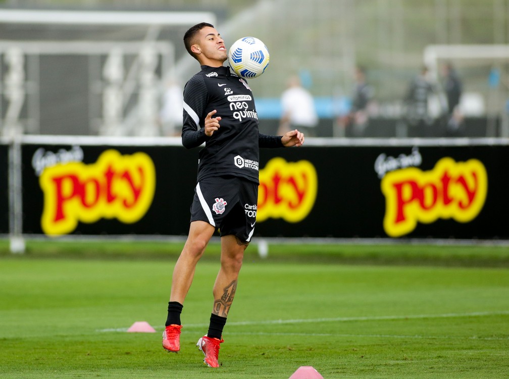 Corinthians acerta renovação de contrato de Gabriel Pereira