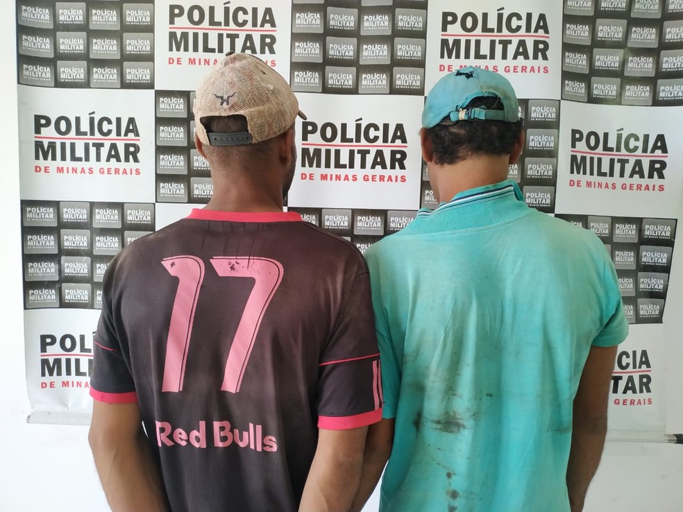 Suspeitos foram levados para a delegacia.  — Foto: Polícia Militar / Divulgação