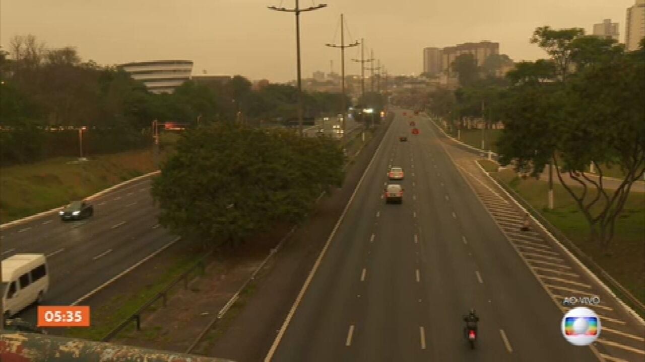 Confira o movimento de saída para o feriado na Rodovia dos Imigrantes, SP