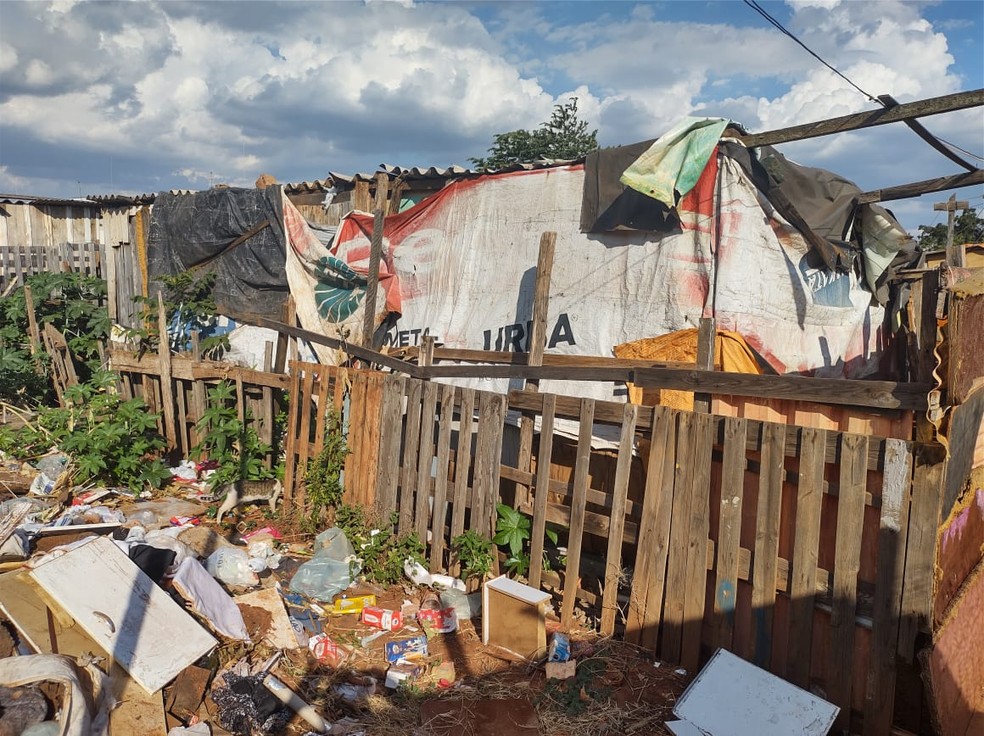 Barraco na favela do núcleo Fortunato Rocha Lima onde a vítima foi mantida em cativeiro até a chegada dos policiais nesta terça-feira (9) — Foto: Polícia Militar /Divulgação