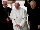 Papa pede mudança para mulheres participarem da cerimônia de lava-pés