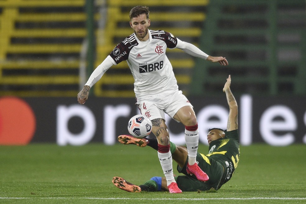 Leo Pereira em Defensa y Justicia x Flamengo, pela Libertadores — Foto: Gustavo Garello/Pool-Getty Images
