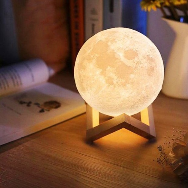 Luminária em formato de lua (Foto: Pinterest/ Reprodução)