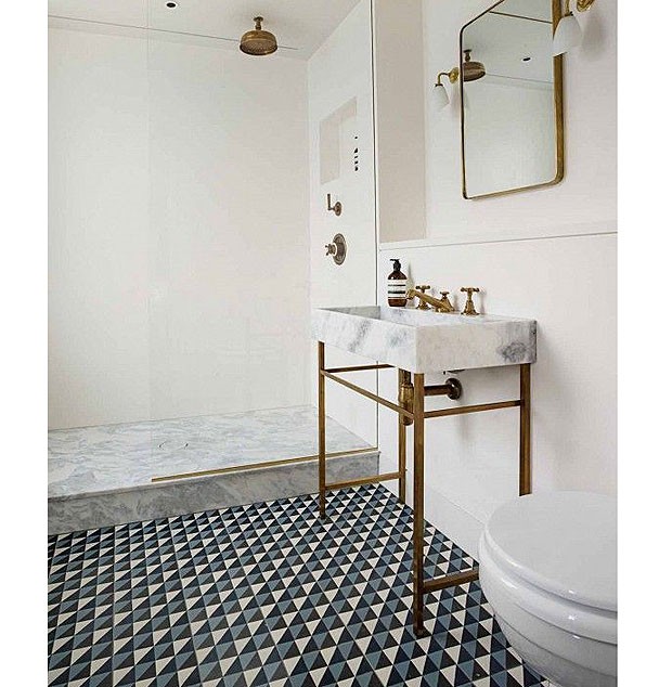banheiro-piso-estampa-geometrica (Foto: Reprodução/Pinterest)