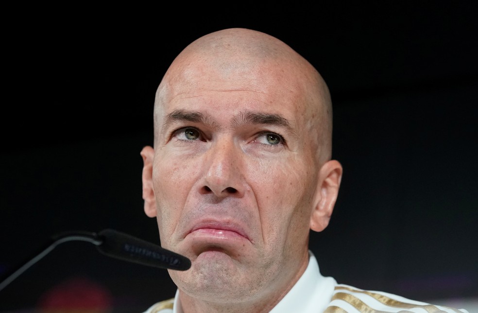 Zidane em entrevista coletiva — Foto: Juan Medina/Reuters
