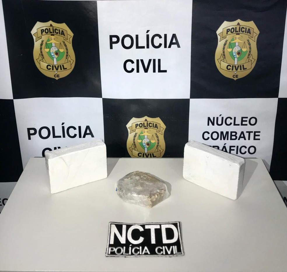 Polícia apreendeu 2 quilos de cocaína e 500 gramas de crack. — Foto: Polícia Civil/ Divulgação